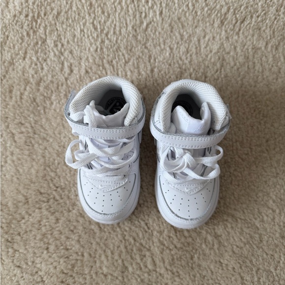 Kids Nike Air Force 1 size 6c - Picture 2 of 3